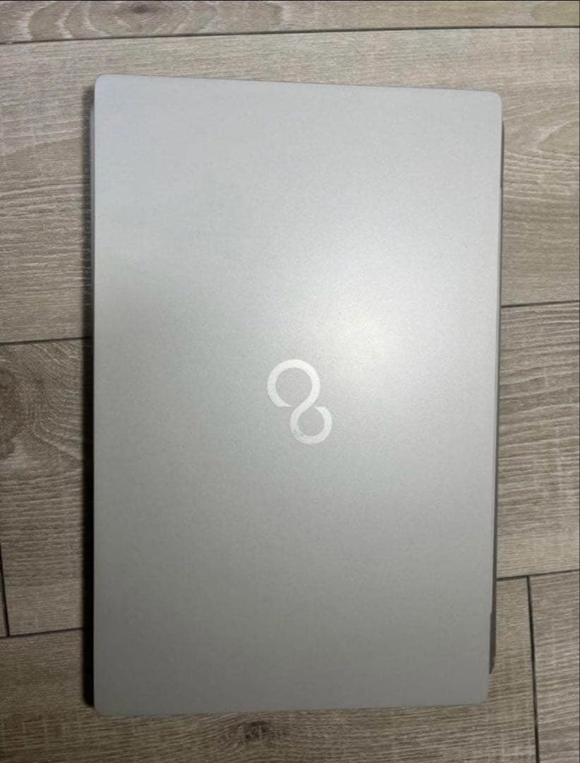 富士通　パソコン　LIFEBOOK UH08/F3 超軽量　保証書あり