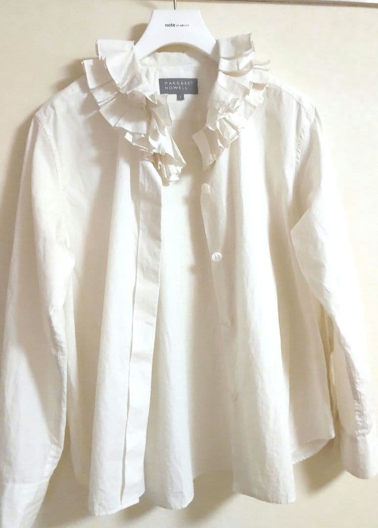 美品※マーガレットハウエル/2025年作・ラッフルフリルシャツ 実物