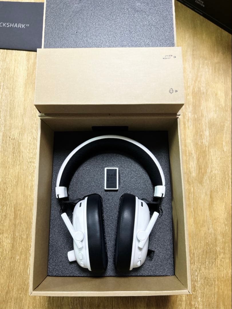 ヘッドホン RAZER BLACKSHARK V3 WHITE EDITION