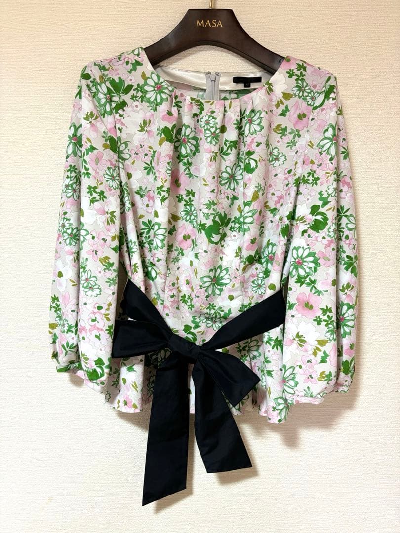 【美品】TO BE CHIC 膝丈スカート&8部袖ブラウス　花柄セットアップ