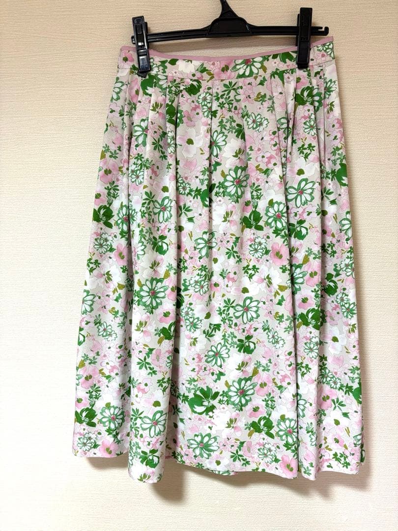 【美品】TO BE CHIC 膝丈スカート&8部袖ブラウス　花柄セットアップ