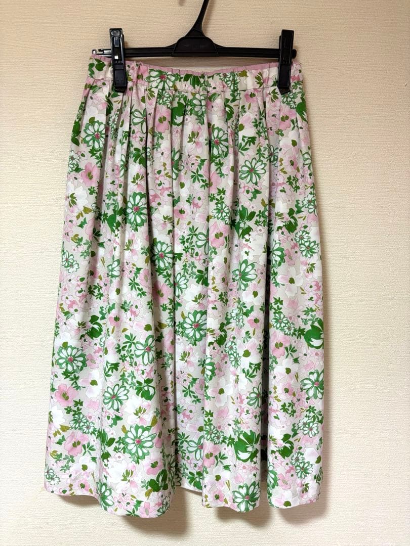 【美品】TO BE CHIC 膝丈スカート&8部袖ブラウス　花柄セットアップ