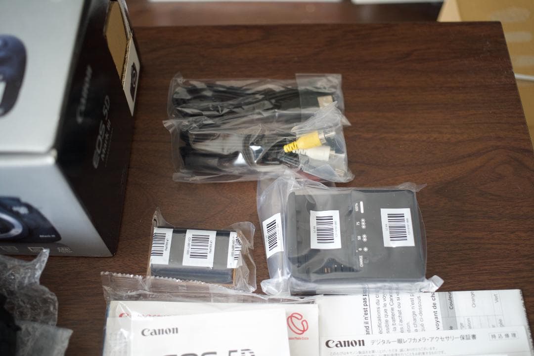 Canon EOS 5D Mark III 本体と付属品 キヤノン