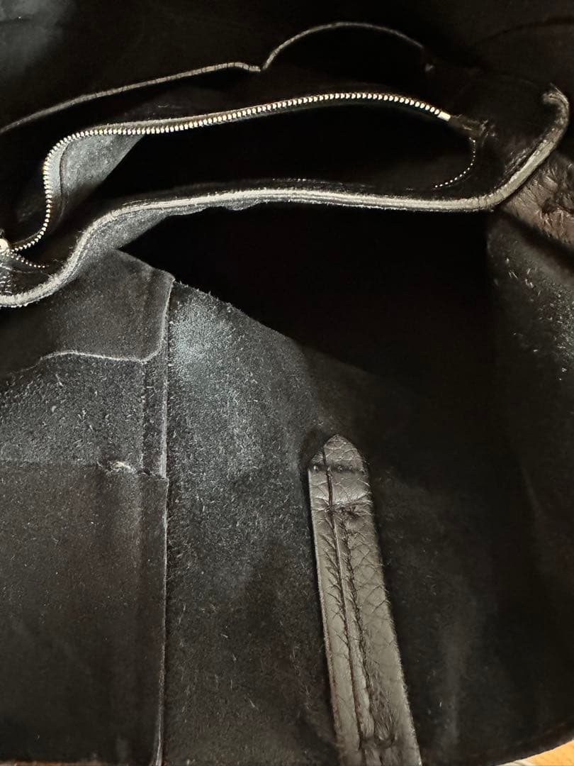 セリーヌ 黒　型崩れあり、内側補修あり　内ポケット片方取れ