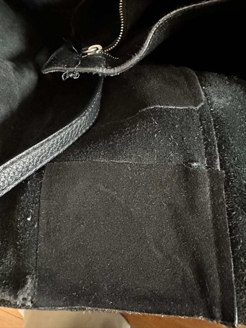 セリーヌ 黒　型崩れあり、内側補修あり　内ポケット片方取れ