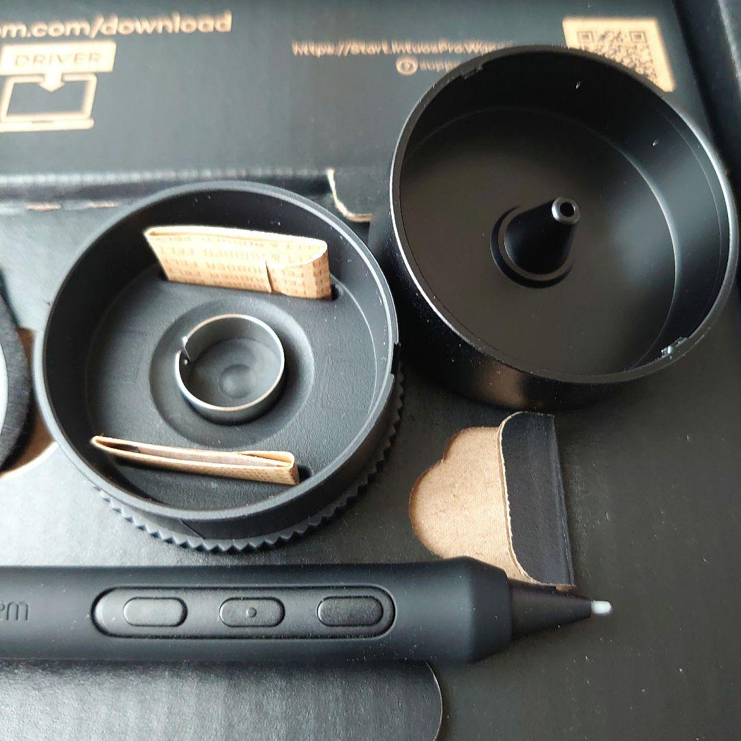 【限定出品】Wacom Intuos Pro Medium オーバーレイシート付