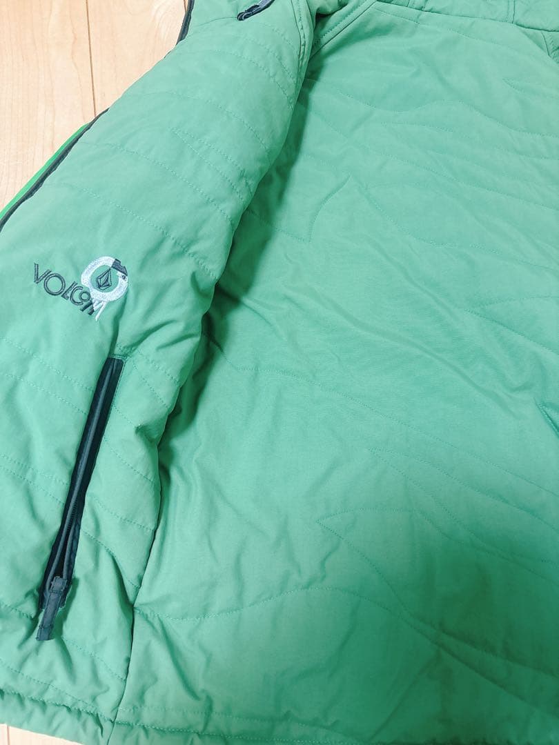 美品　VOLCOMスノーボードウェア