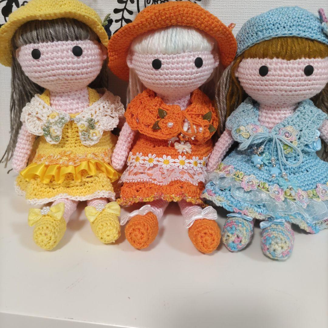 編みぐるみの女の子（熊耳、うさぎ耳、いちごの女の子）とお着替え服６点セット