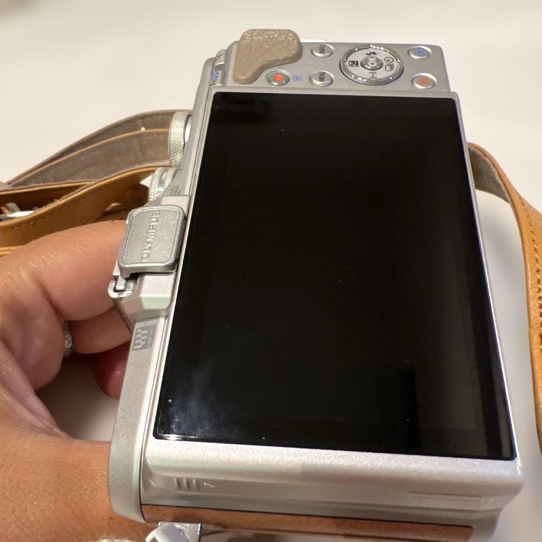 OLYMPUS PEN E-PL8 ミラーレス一眼 カメラ