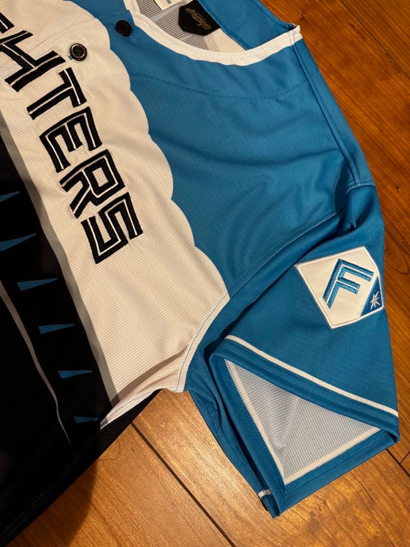 日本ハムファイターズ2025ユニフォーム エスコンXL 試着のみ　定価11000