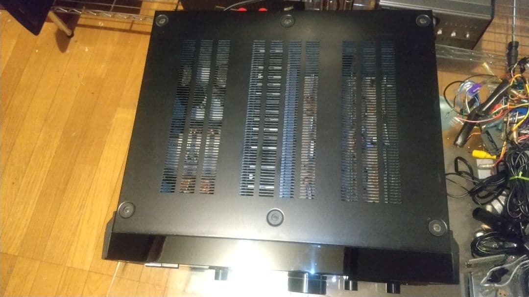 C*s様 SANSUI AU-α607 プリメインアンプ 右前インシュレータ外れ