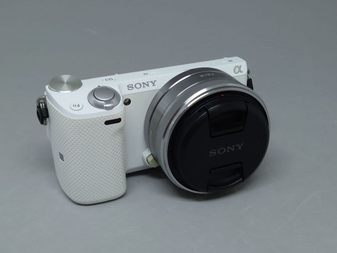 アプリ装備、入手困難！　SONY α NEX-5T ホワイト＋E16mmF2.8
