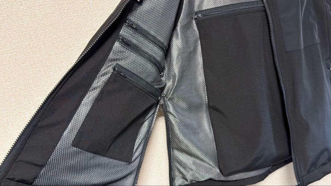 着るリュック。ベスト2【旅行をもっと自由に。安全に。快適に】