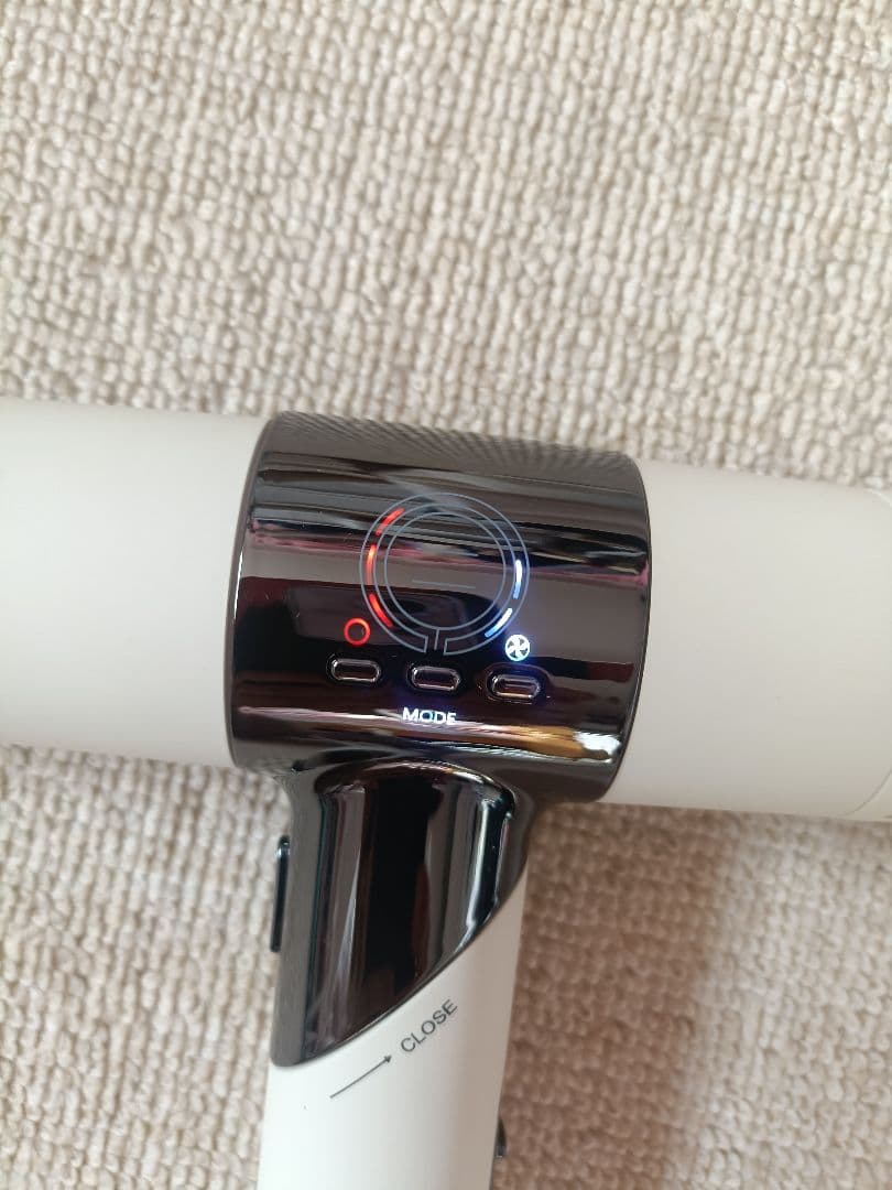 KINUJO 絹女キヌジョ、 ヘアドライヤー ホワイト ほぼ未使用、美品❗