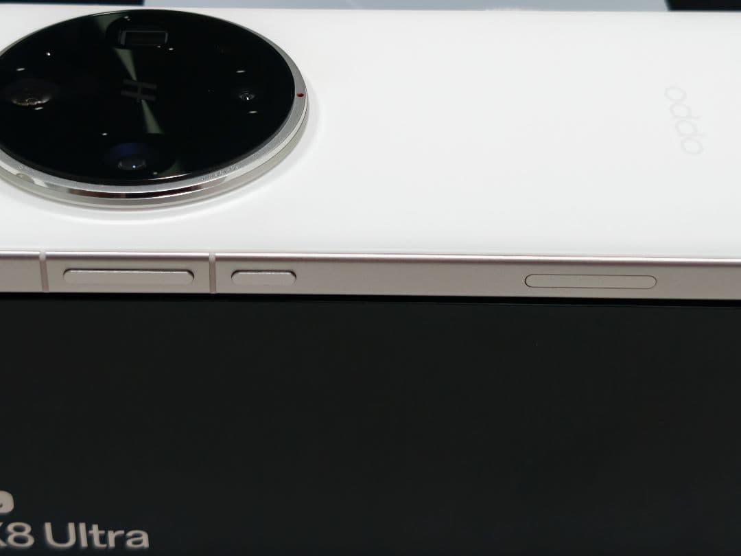 【極美品・おまけ有】16/512 OPPO Find X8 Ultra ホワイト