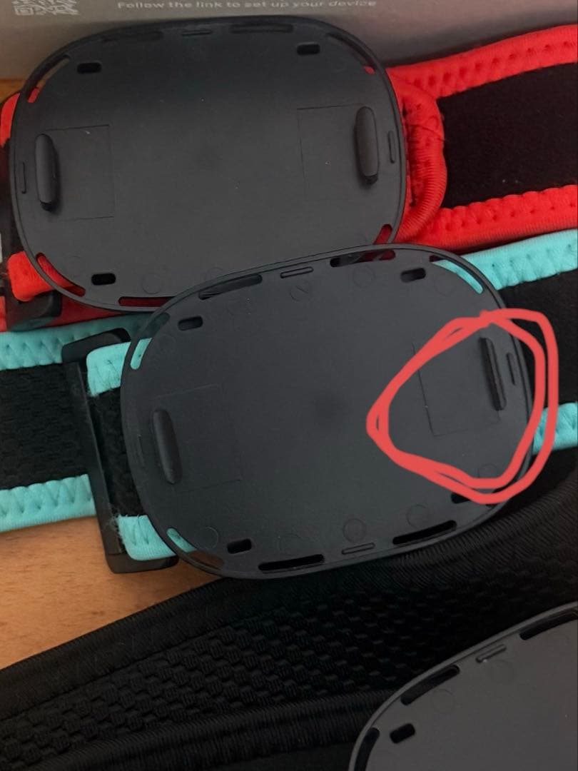 VIVE Ultimate Tracker 3個セット（ストラップ付き）