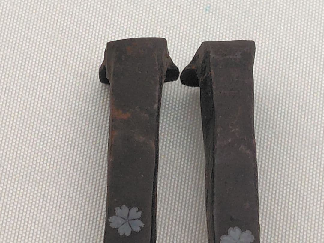 D010 肥後象嵌 光助作 熊本城瓦釘型 御火箸 茶道具 共箱に朱印あり 骨董