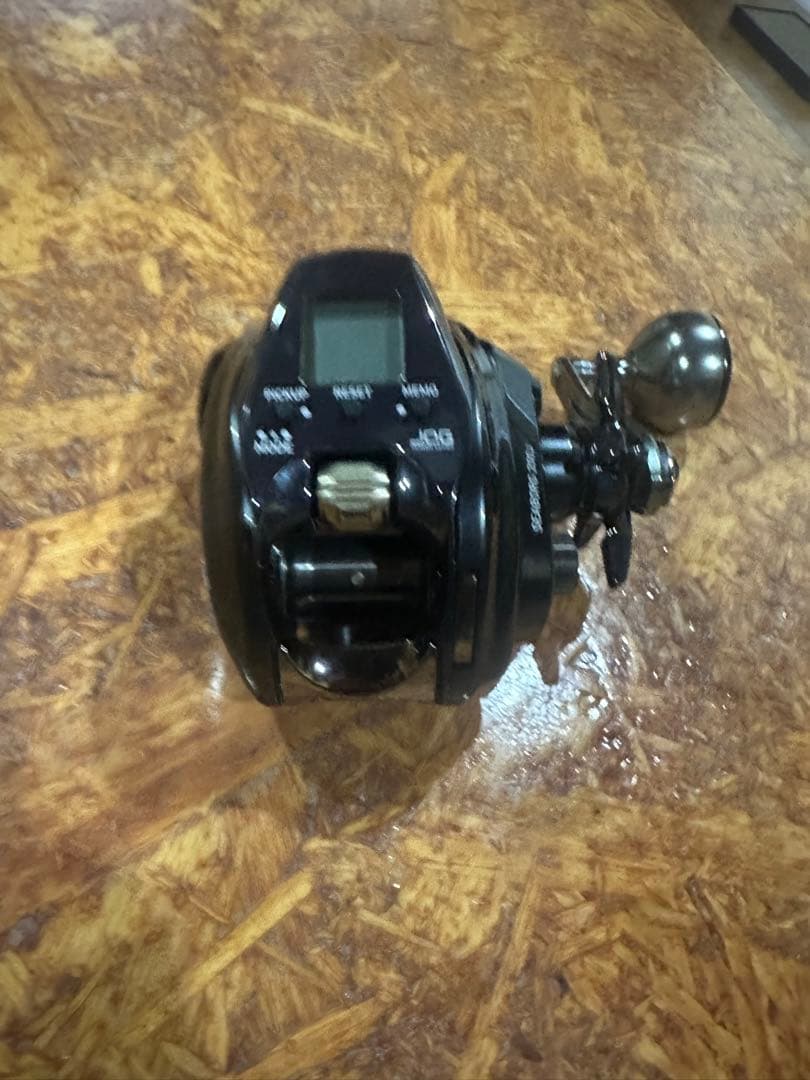 DAIWA 22シーボーグ 200j右ハンドル 電動リール