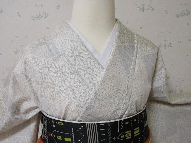 白大島紬：美品：幾何学模様：袷着物：トールサイズ：正絹：P25