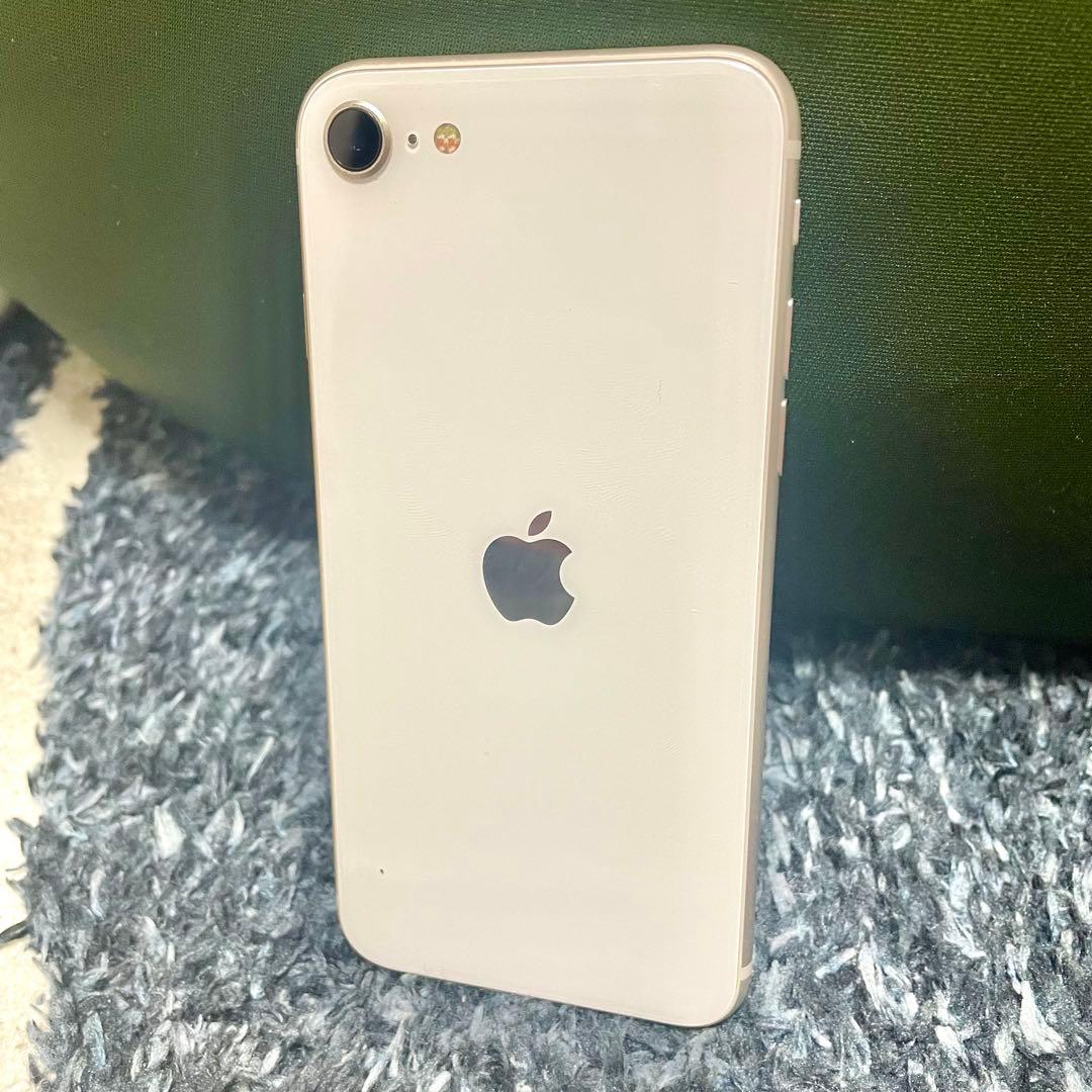 Apple iPhone SE 第3世代　スターライト　白