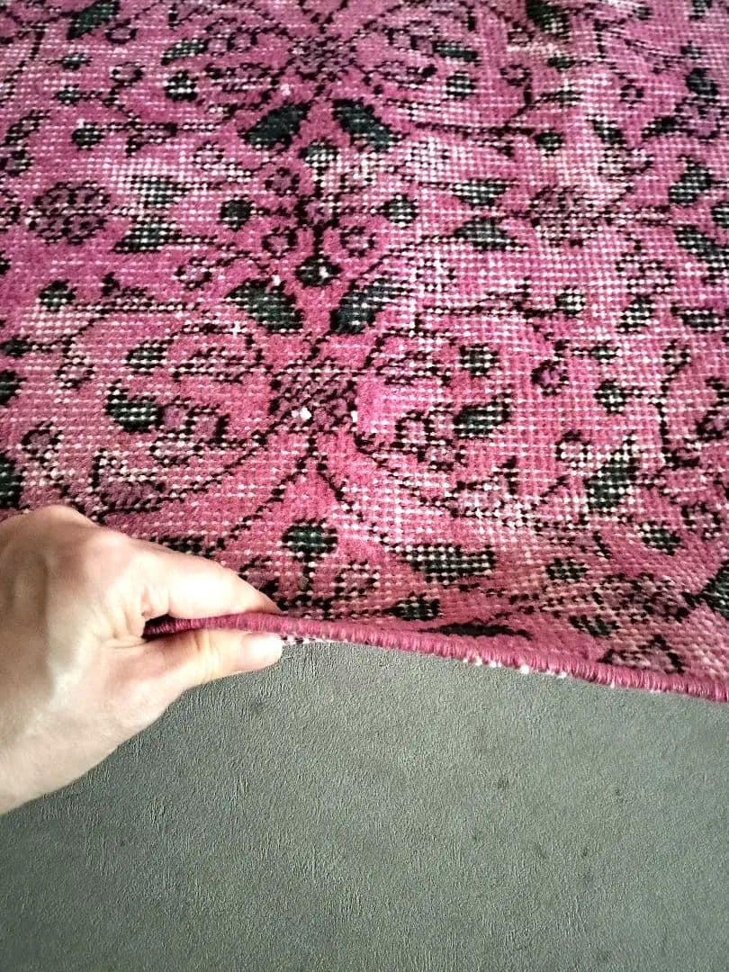 【最終価格】チェリーピンクのフラワーラグ　ヴィンテージトルコラグ　No.688