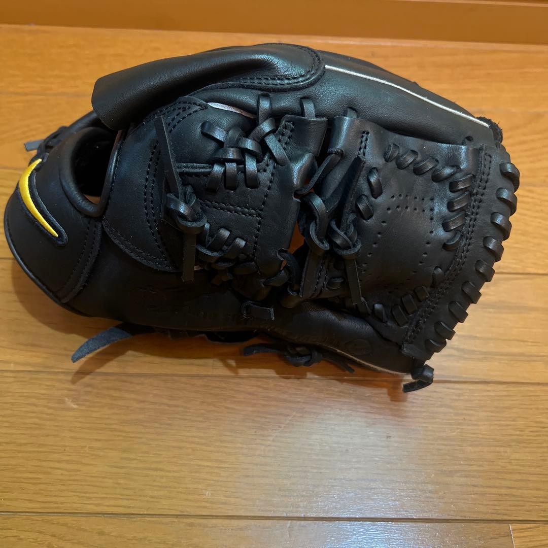 一般軟式用投手用グローブ