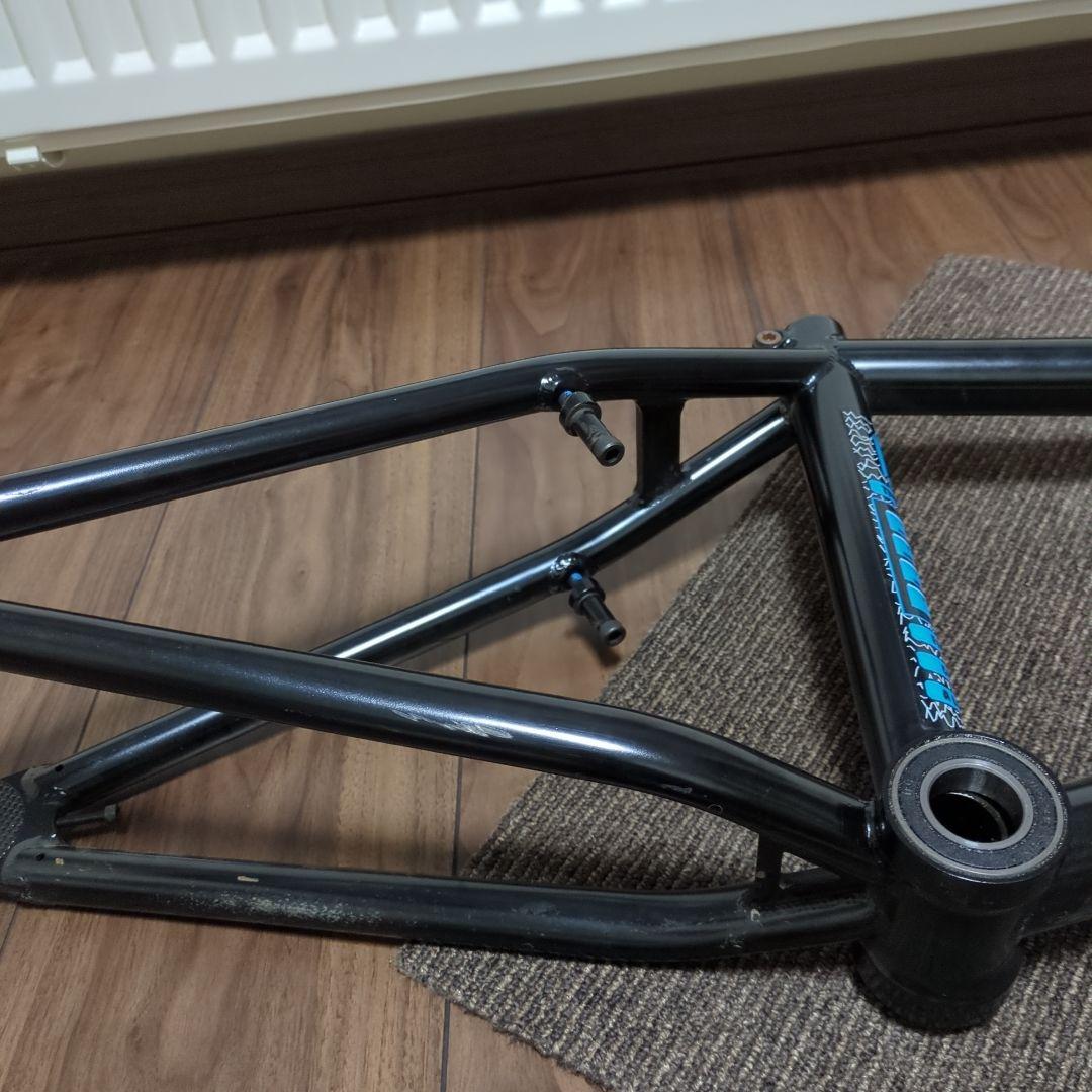KINKBMX ウィリアムズフレーム黒色　22ミリBB付き