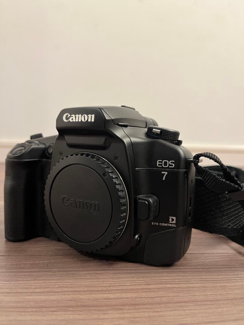 Canon EOS 7 フィルム一眼レフカメラ 本体＋純正ストラップ付き