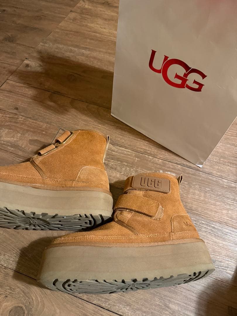 UGG ニューメルプラットフォーム　チェストナッツ　　23cm 厚底　ムートン