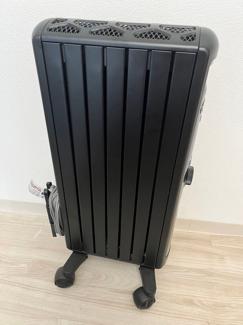 ほぼ新品　DeLonghi デロンギ マルチダイナミックヒーター　900W 黒