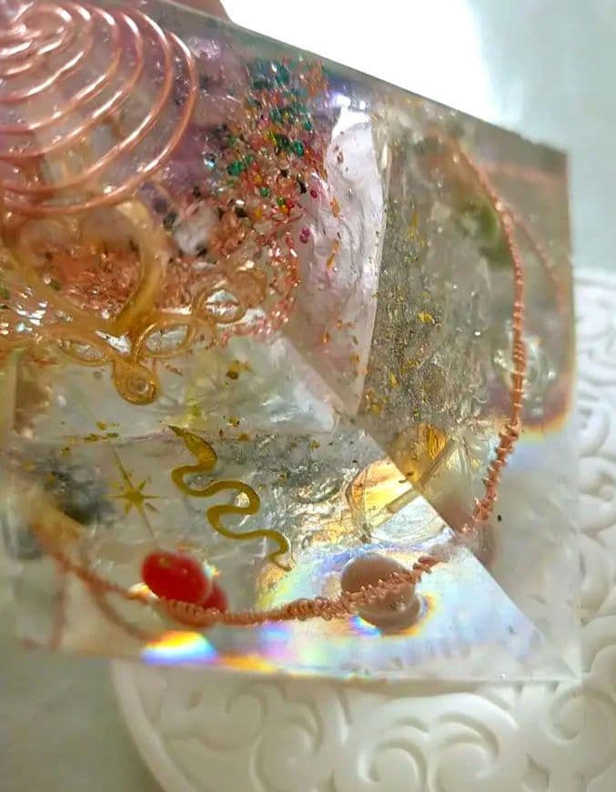 月猫様お取り置き　特殊　オルゴナイト　ピラミッド　メタトロンキューブ　翡翠　宇宙