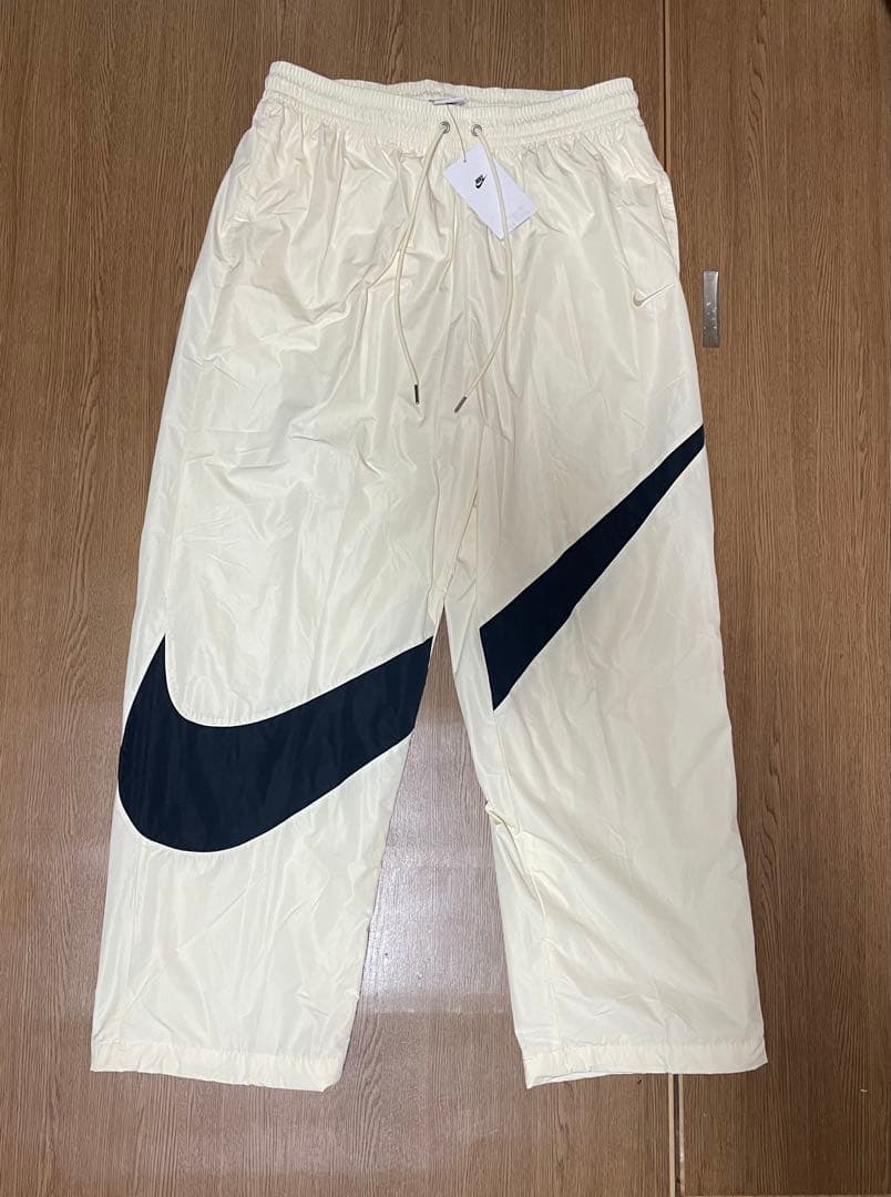 新品未使用　NIKE ビッグスウッシュ ウーブンセットアップ
