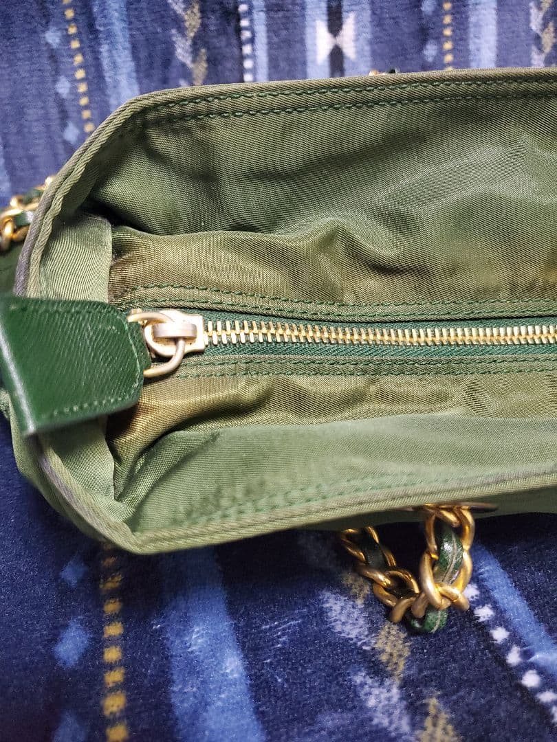 PRADA グリーン キルティング ショルダーバッグ