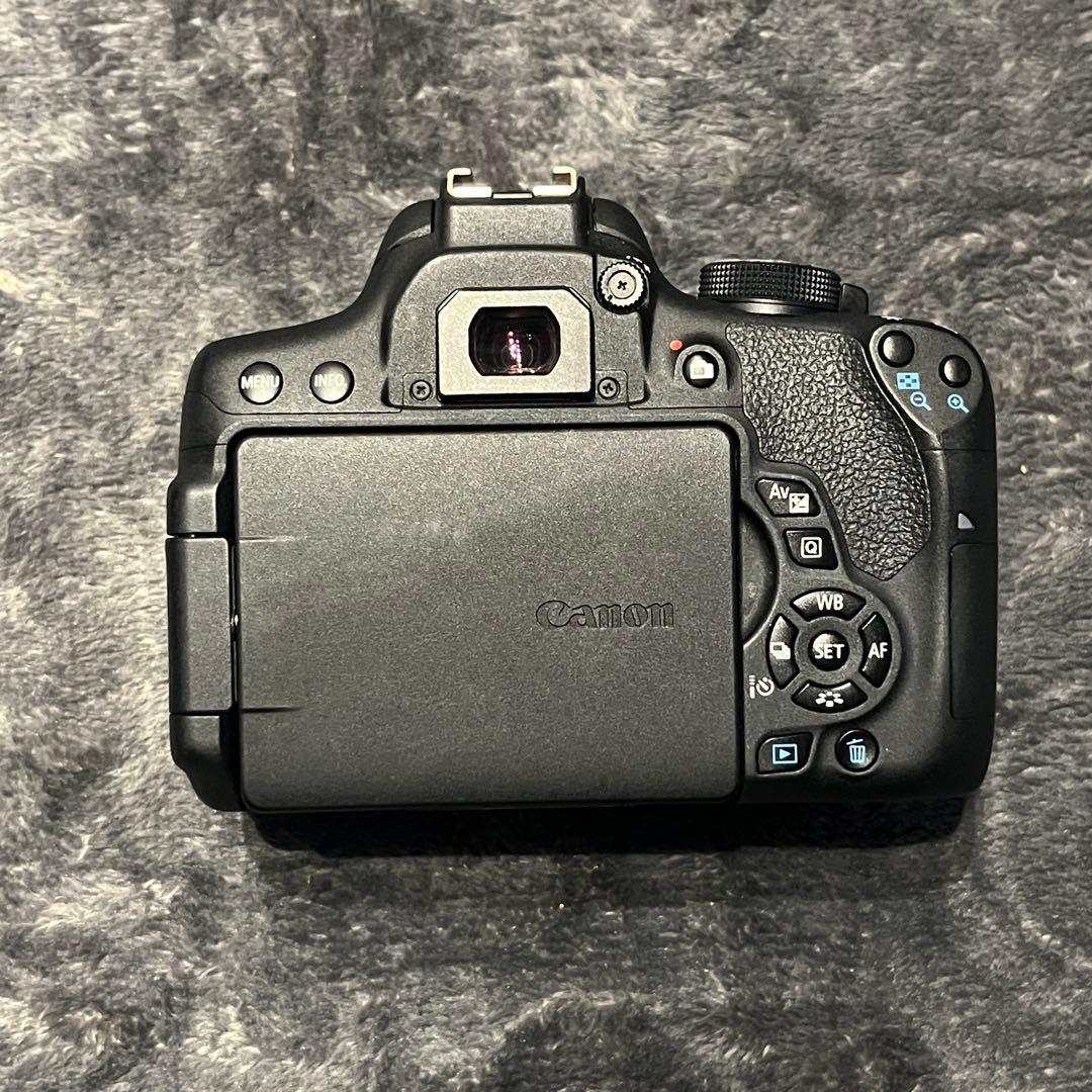 Canon EOS Kiss X8i 一眼レフカメラセット（レンズ3本付)