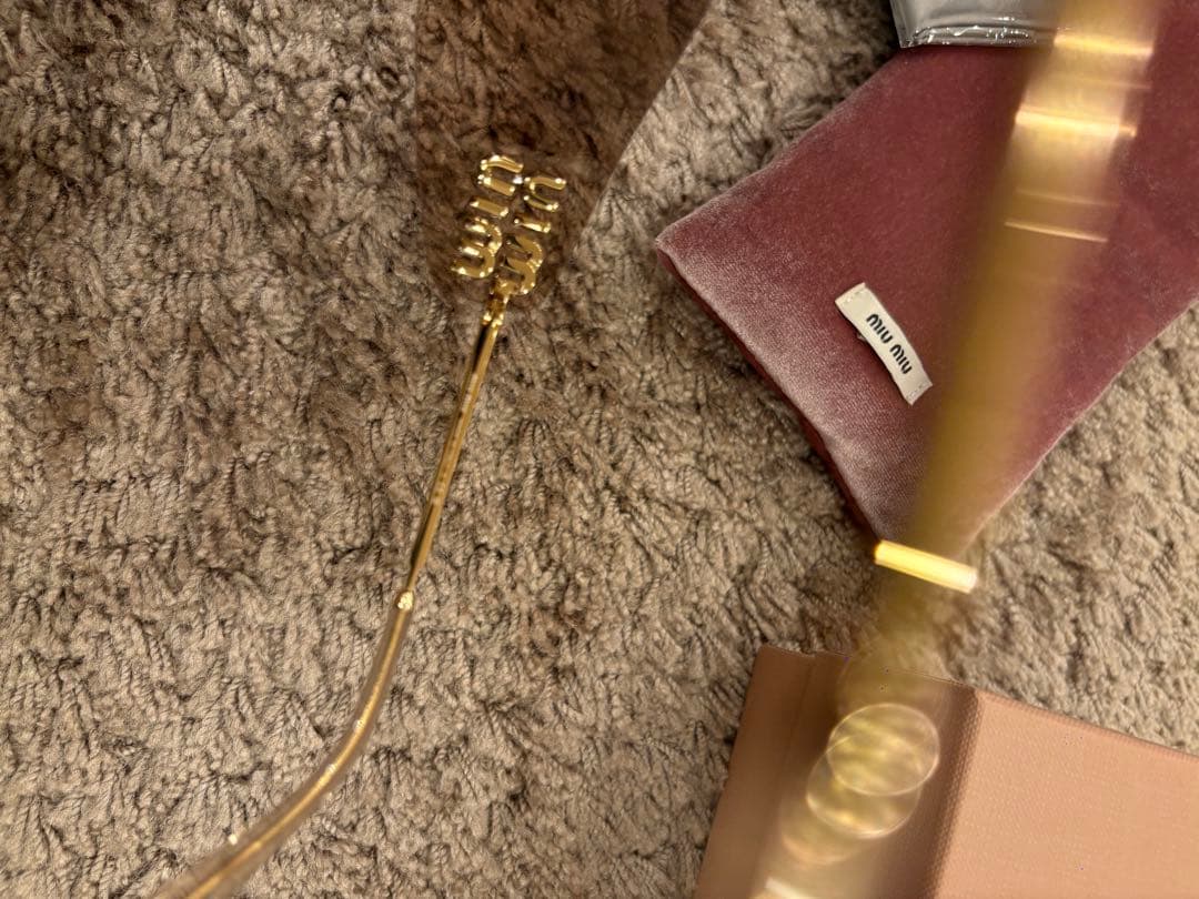 出品終了します。美品！！MIU MIU ゴールドフレーム サングラス