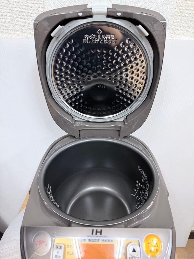 春ママZOJIRUSHI 象印 IH炊飯器 NP-VA18