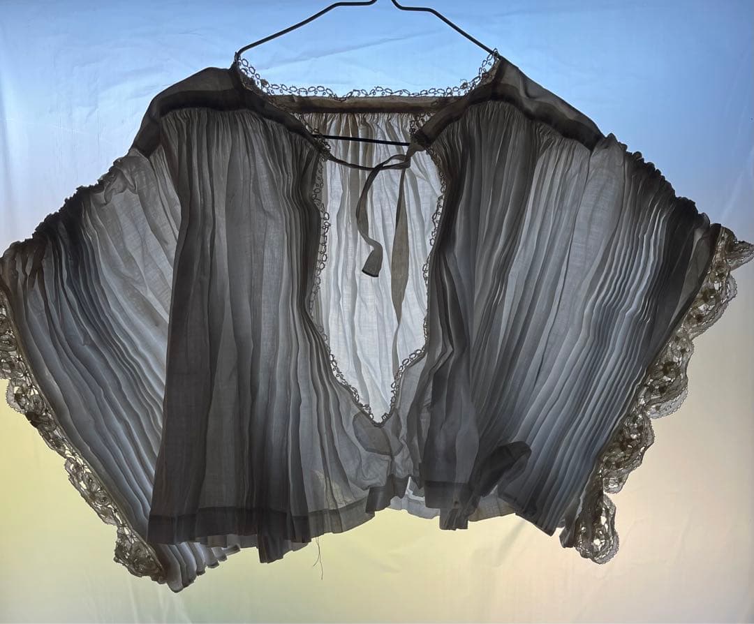 フランスアンティーク　教会神父さん聖歌隊コーラスのブラウス　リネンシャツ　レース