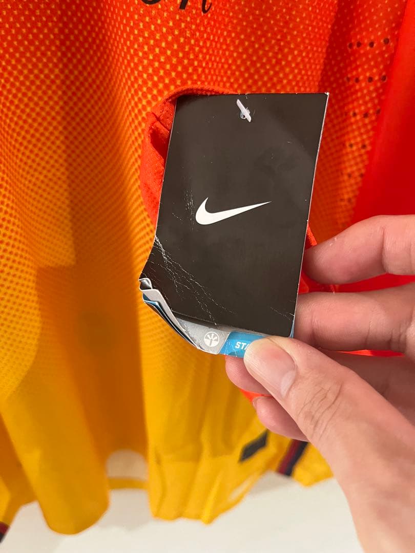 サッカー　NIKE バルセロナ メッシ 　ユニフォーム　未使用、タグ付き　長袖