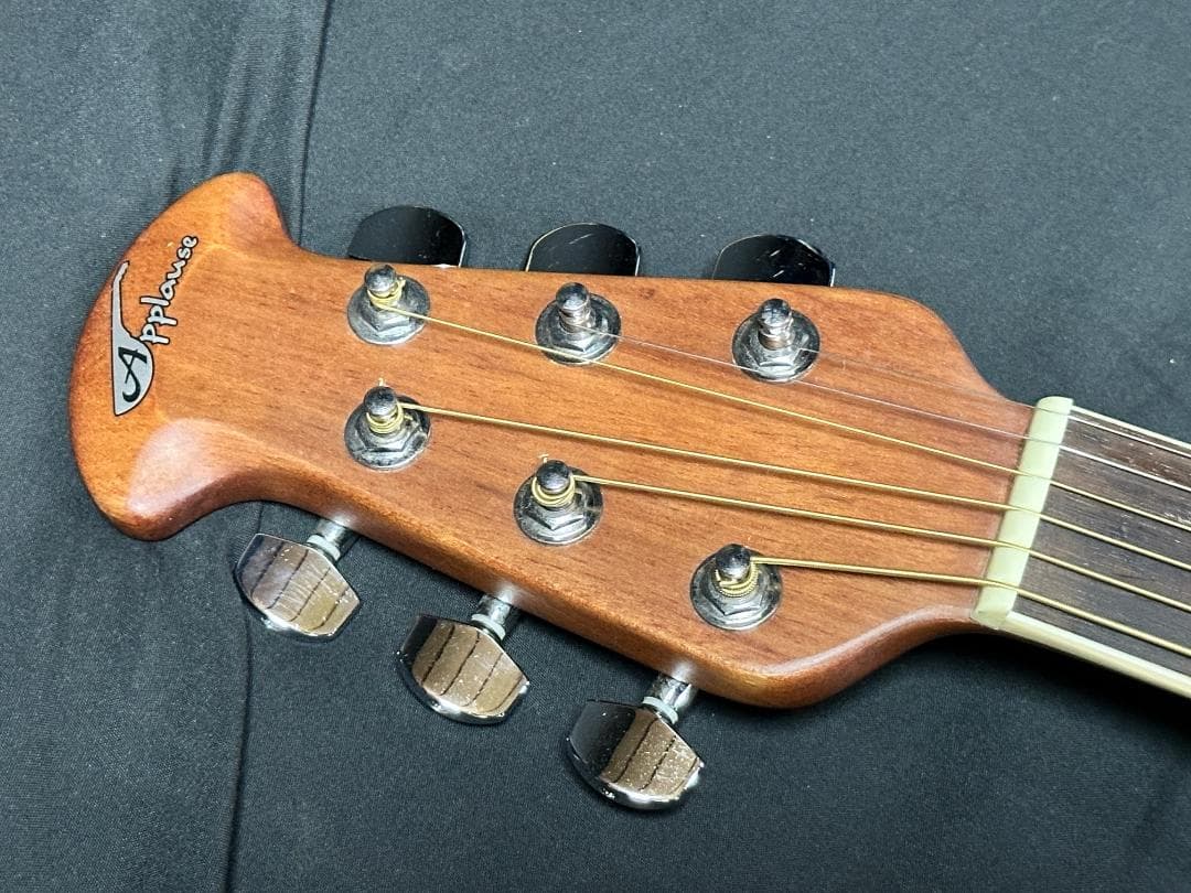 【美品】ハードケース付き　Ovation Applause AE147