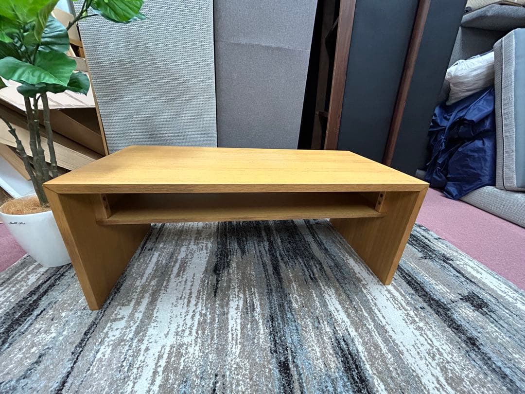 シンプルモダンなセンターテーブル