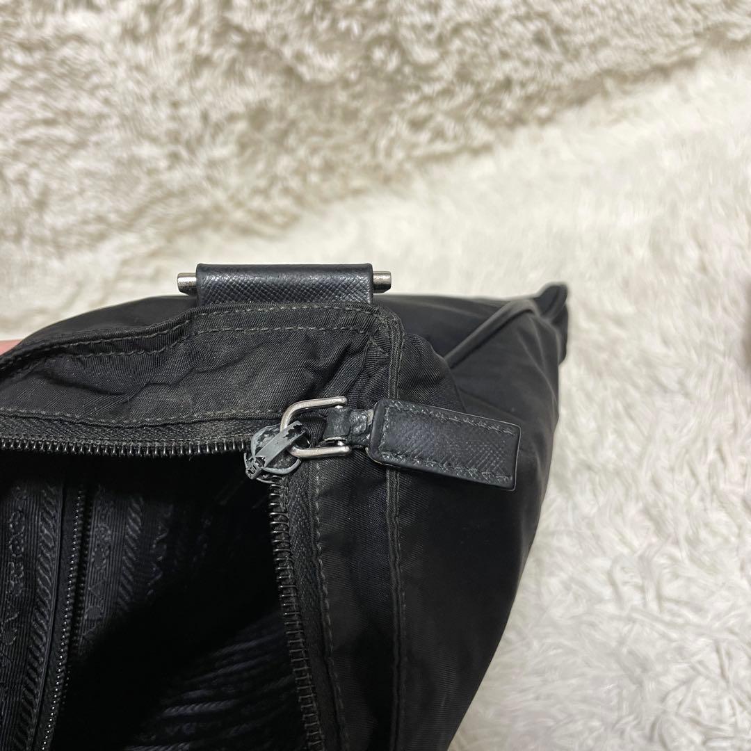 【良品】PRADA プラダ　ショルダーバッグ　サコッシュ　ナイロン　ブラック　黒