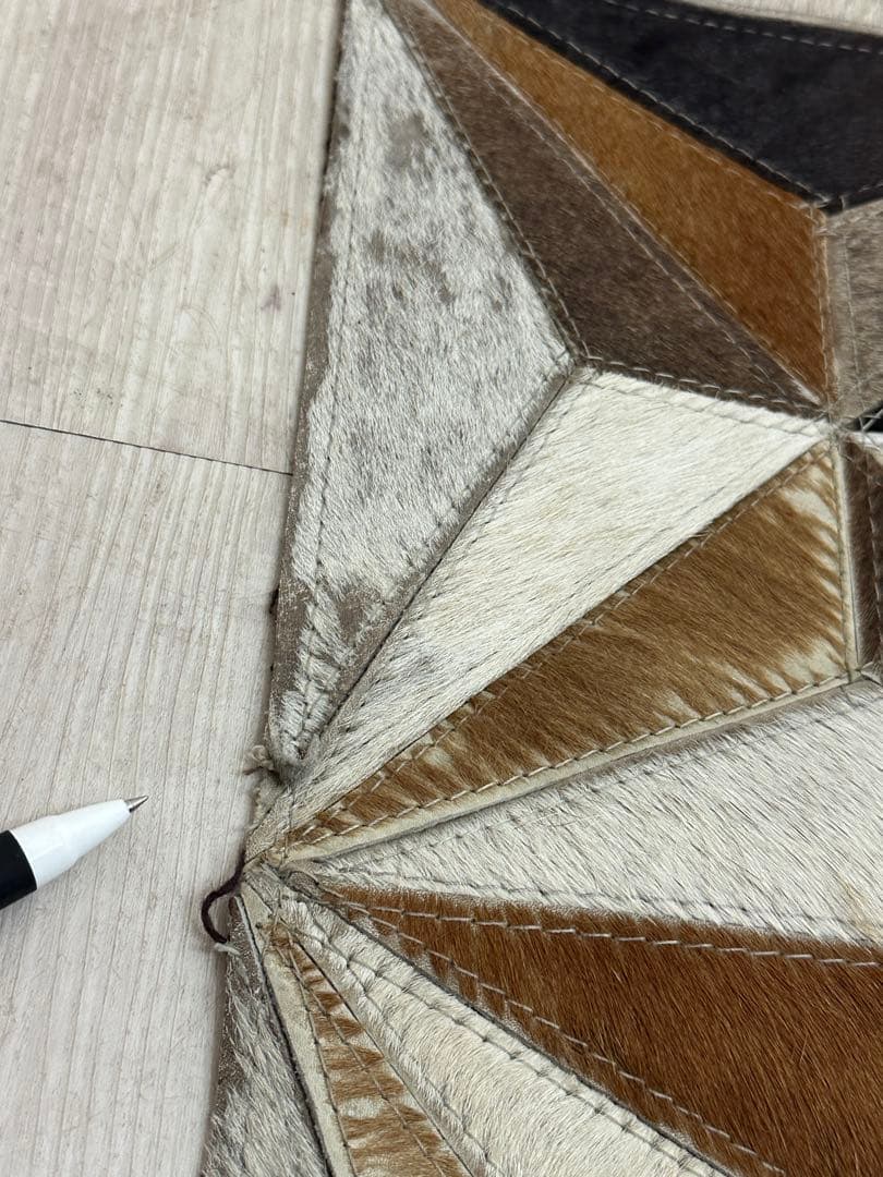 【東京都内23区配送無料】定価17万円　ドイツ製　牛革　絨毯　ラグ　カーペット