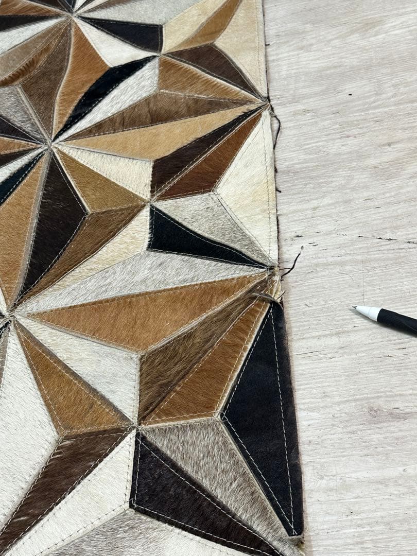 【東京都内23区配送無料】定価17万円　ドイツ製　牛革　絨毯　ラグ　カーペット