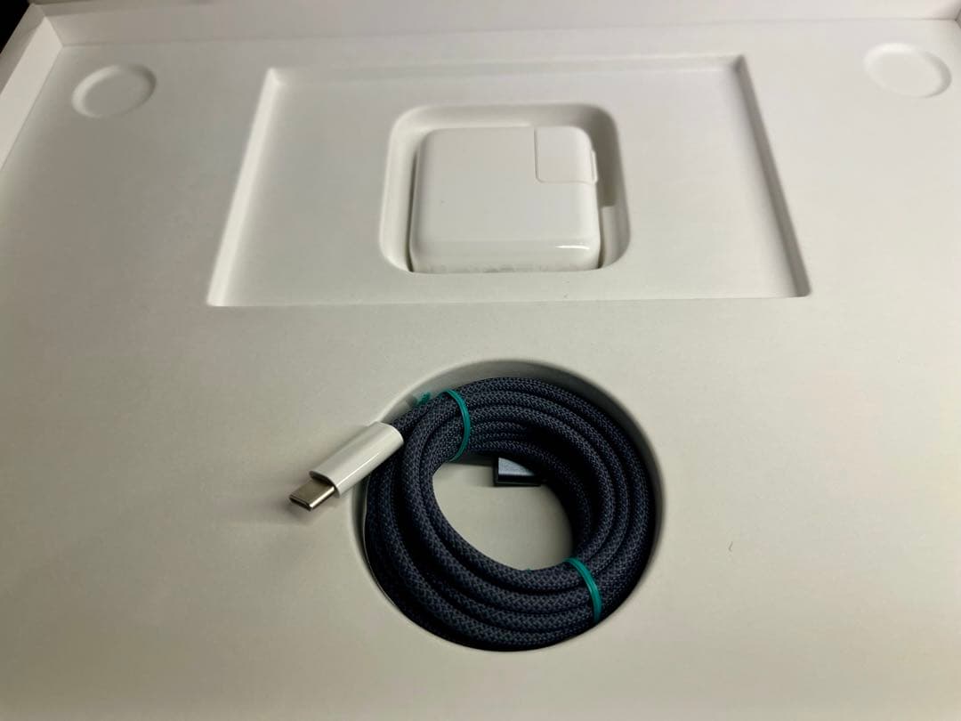 【バッテリー100%】M2 MacBook Air 256GB/8GB