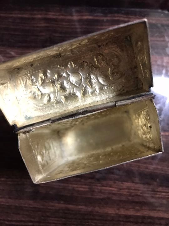Saleパリ左岸のアンティーク　アラベスク彫刻細工スノッブな蓋物煙草入銅,銀.錫