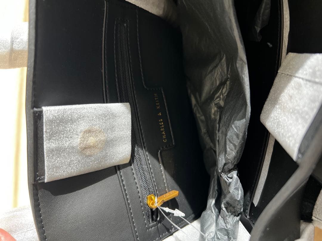 新品　未使用✴︎CHARLES&KEITH バック A4バック