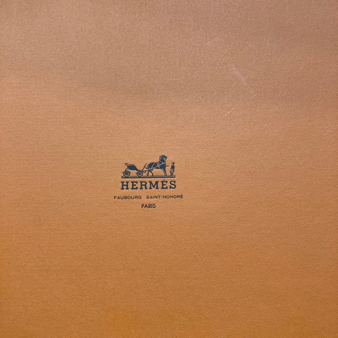 HERMESのボックスとリボン