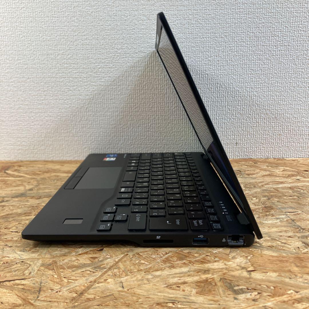 軽量738g LIFEBOOK U9311 薄型13.3型FHD LTE対応