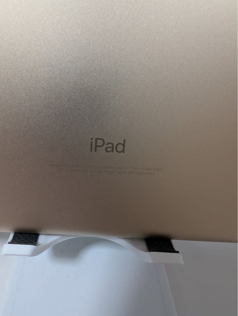 〔中古品〕 iPad 第5世代 128GB ゴールド MPGW2J