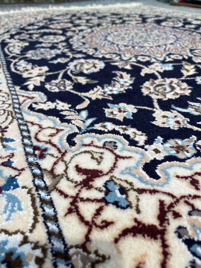 ！早いもの勝ち！イラン製 手織りペルシャ絨毯　ナイン　約81cm×118cm